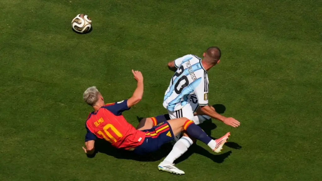 Tây Ban Nha 0-0 Argentina (H1): Hai đội chơi quyết liệt