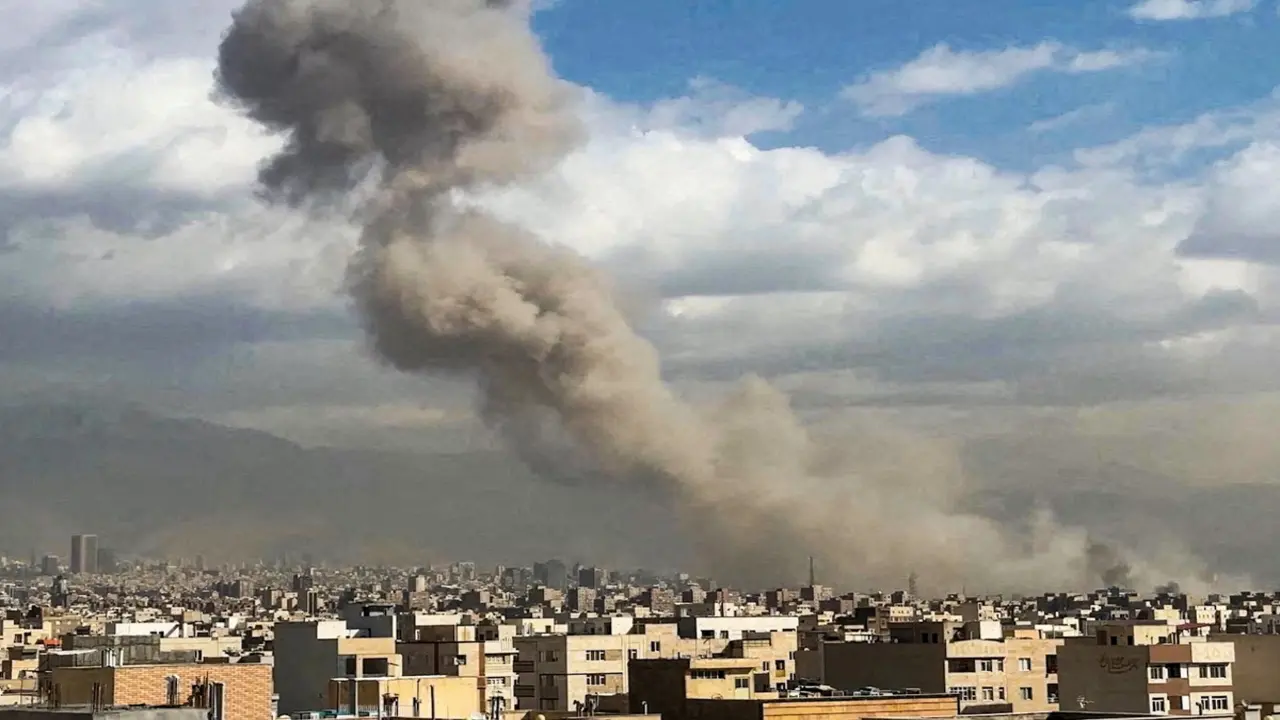 Tehran dọa 'nghiền nát' hạ tầng khu vực nếu Mỹ dám nhắm vào Iran