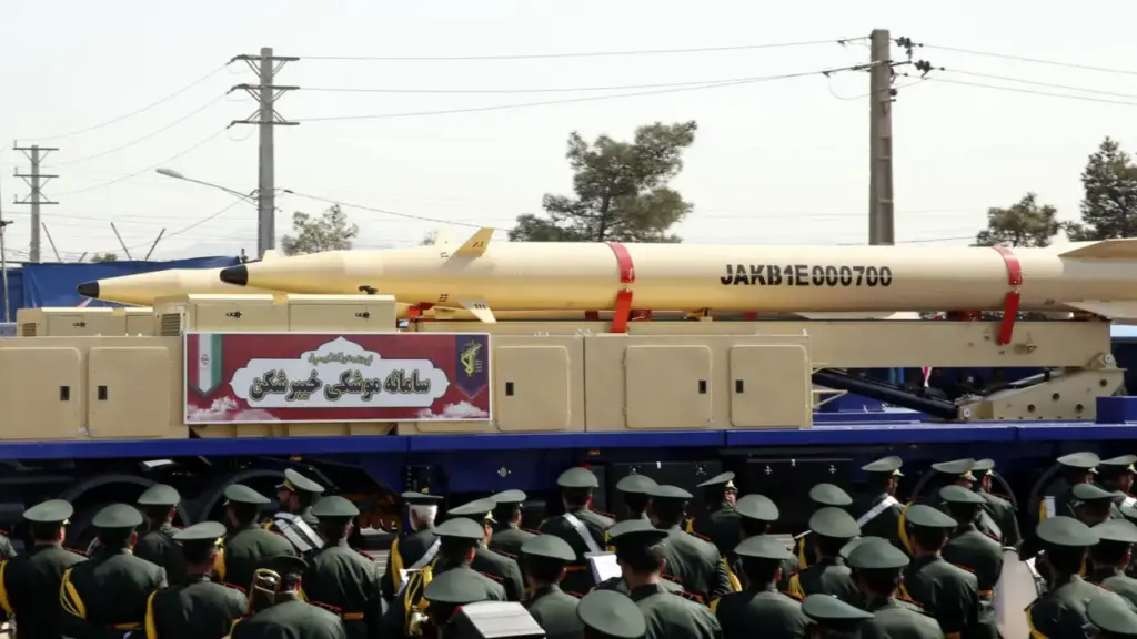 Tên lửa Kheibar Shekan: Át chủ bài mới của Iran khiến Mỹ đau đầu