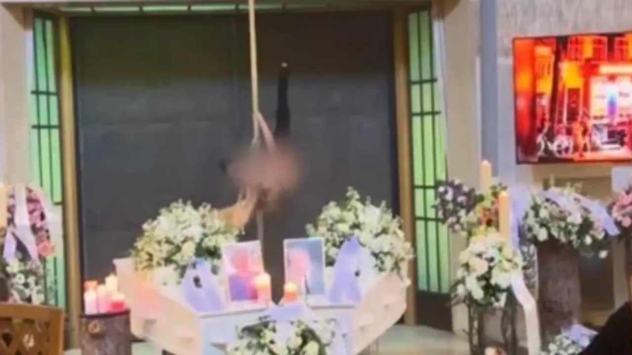 Tham dự đám tang, quan khách "ngại ngùng" khi chứng kiến cảnh trước mắt