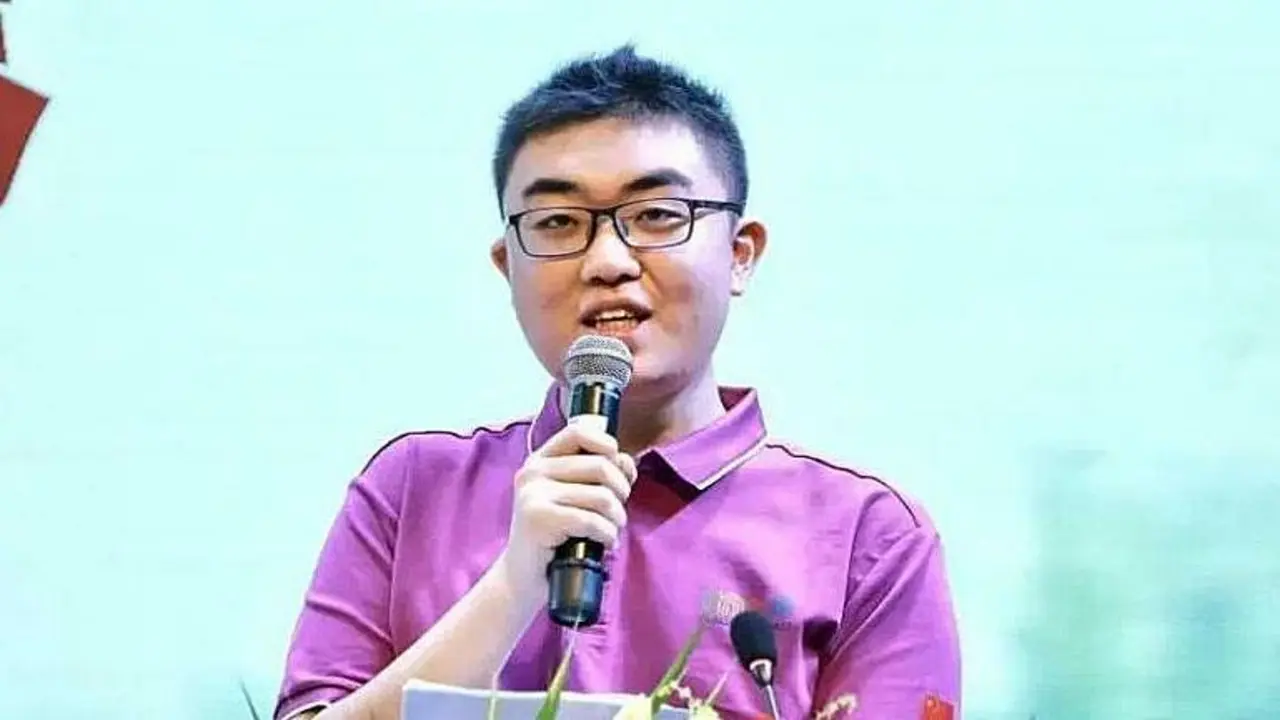 'Thần đồng' bật khóc vì thua bạn cùng lớp
