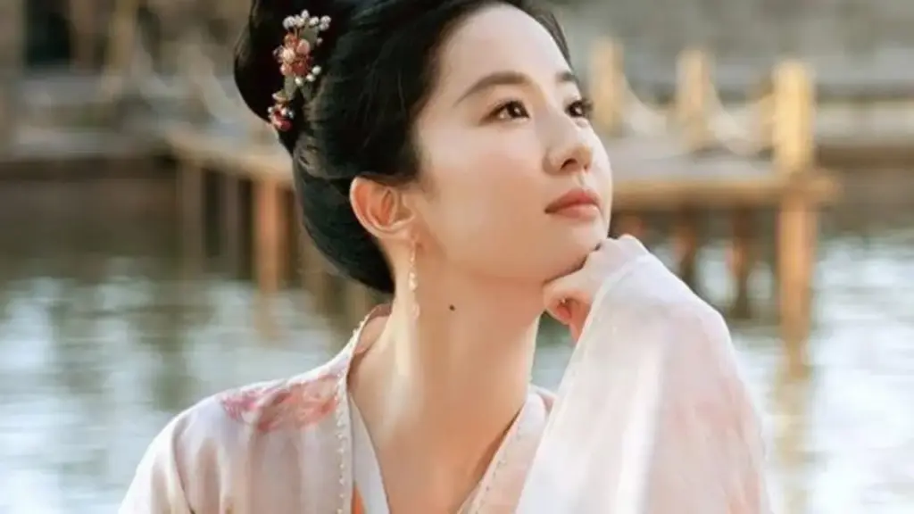 "Thần tiên tỷ tỷ" gây chú ý khi để mặt mộc giữa chốn đông người