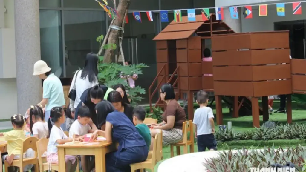 Thấy con hỏi 'vì sao', nhiều cha mẹ vô tình 'Hỏi gì nhiều thế'