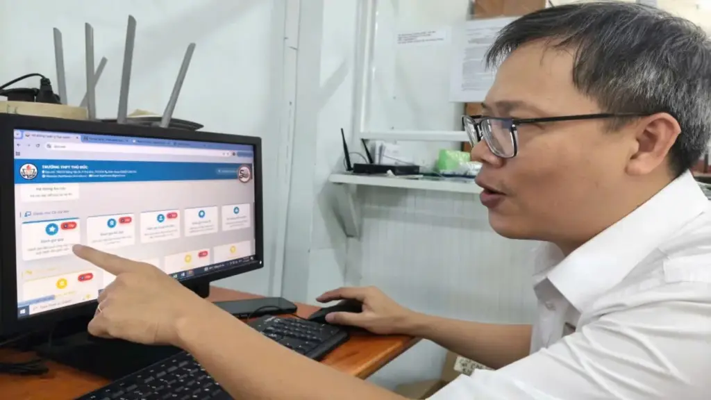 Thầy giáo số hoá toàn bộ hoạt động nhà trường, minh bạch xếp loại giáo viên