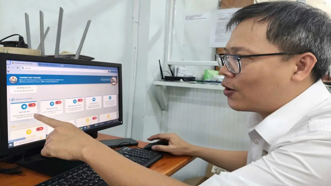 Thầy giáo số hoá toàn bộ hoạt động nhà trường, minh bạch xếp loại giáo viên