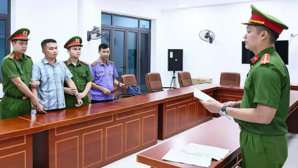 Thầy giáo trong vụ điểm Toán trường chuyên cao bất thường bị khởi tố