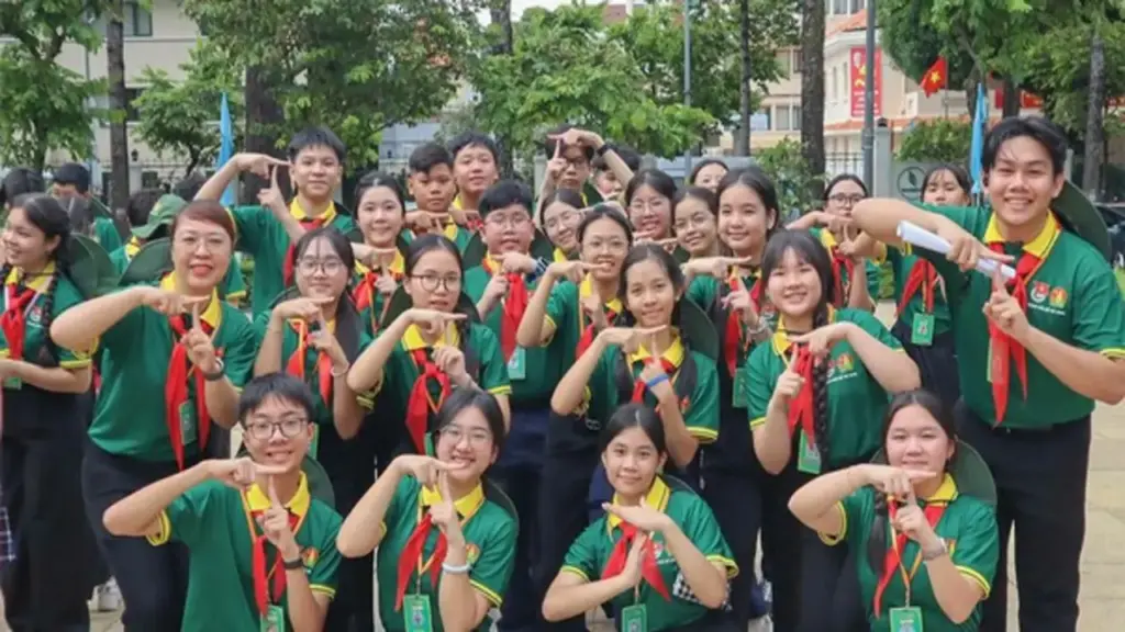 Thiếu nhi TP.HCM lên chuyến tàu nối dài mạch nguồn lịch sử