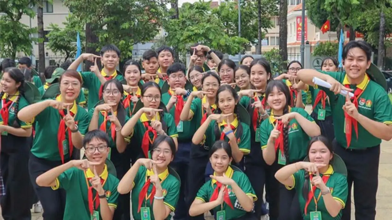 Thiếu nhi TP.HCM lên chuyến tàu nối dài mạch nguồn lịch sử