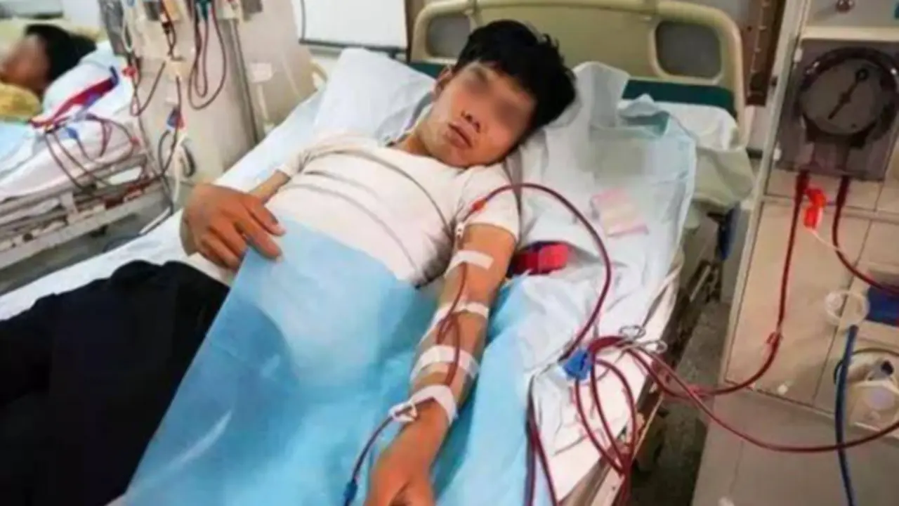 Thiếu niên 17 tuổi suýt mất mạng sau khi bị thứ nước "cực độc" bắn lên người