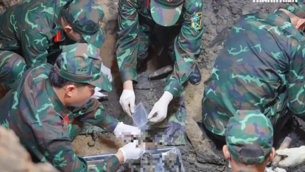 Thiếu tướng Trần Chí Tâm: 'Các hài cốt liệt sĩ nằm xếp lớp lên nhau'