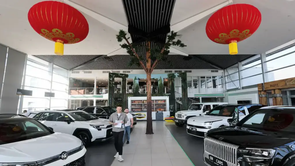 Thiếu xăng, người Nga tăng mua xe điện Trung Quốc