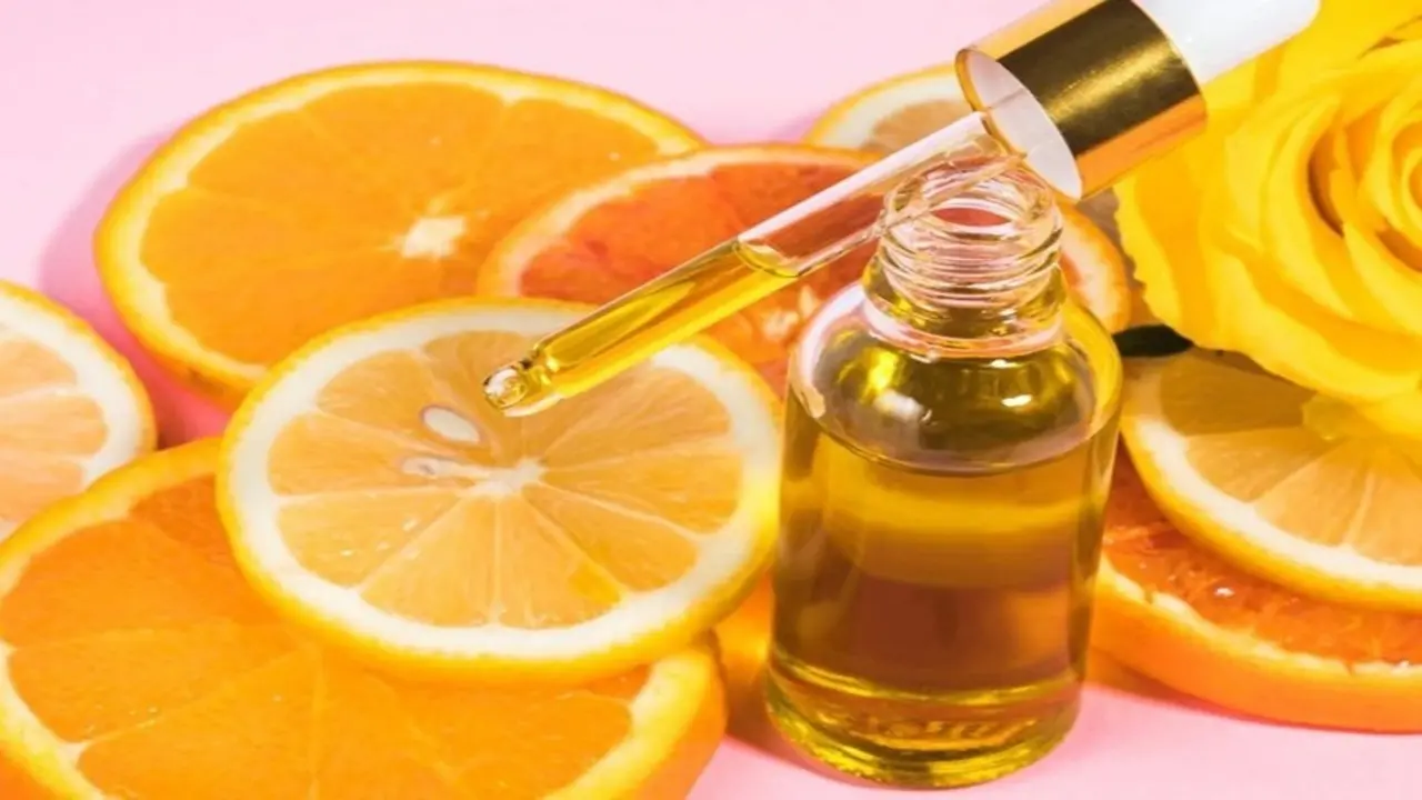 Thoa serum vitamin C buổi sáng có giúp chống nắng?