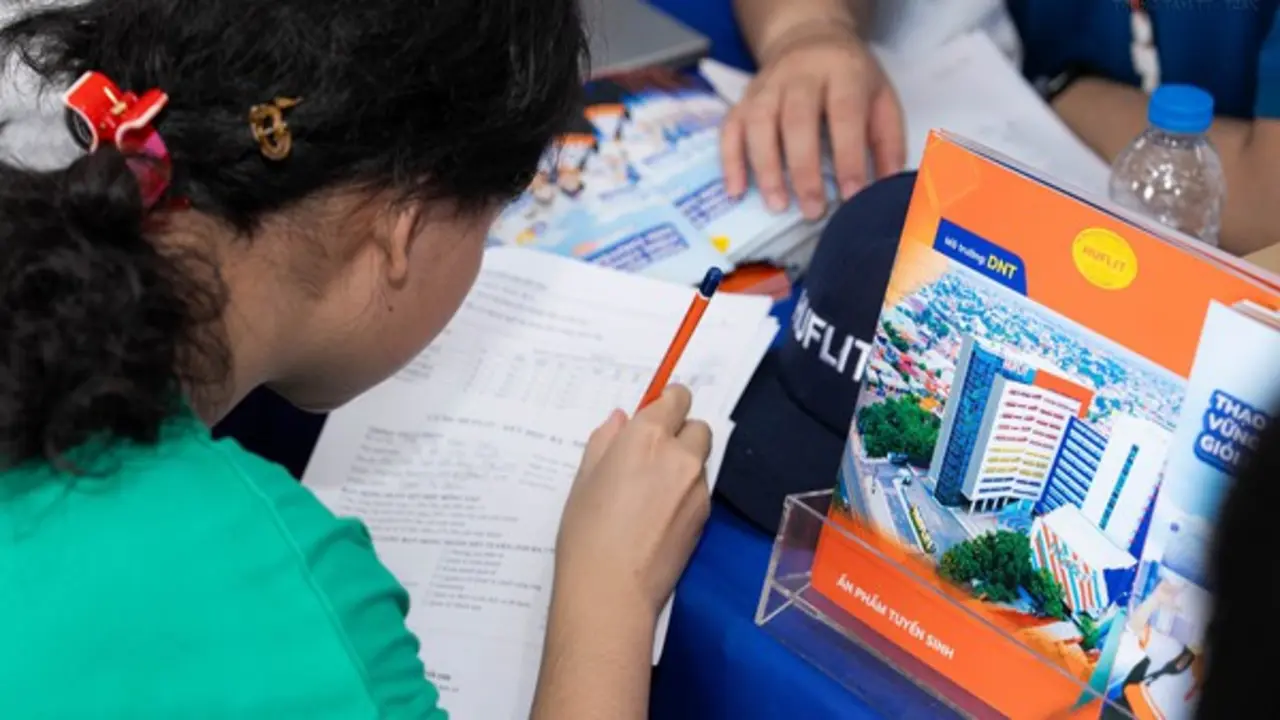Thời điểm vàng chốt nguyện vọng: Chọn HUFLIT làm nguyện vọng 1, nhận học bổng hấp dẫn