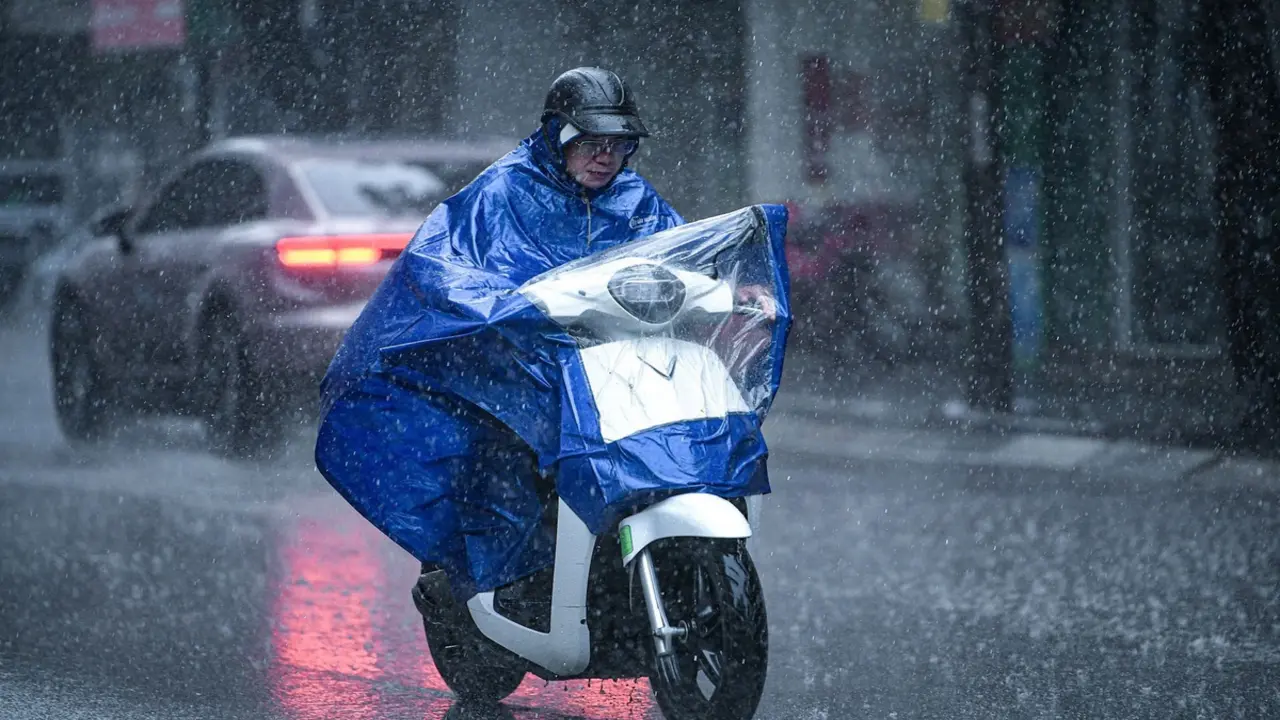 Thời tiết hôm nay 19-7: Miền Bắc đề phòng lũ do mưa lớn, miền Trung nắng nóng