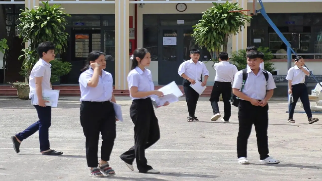 Thông tin chính thức vụ nghi vấn thí sinh dùng điện thoại trong phòng thi