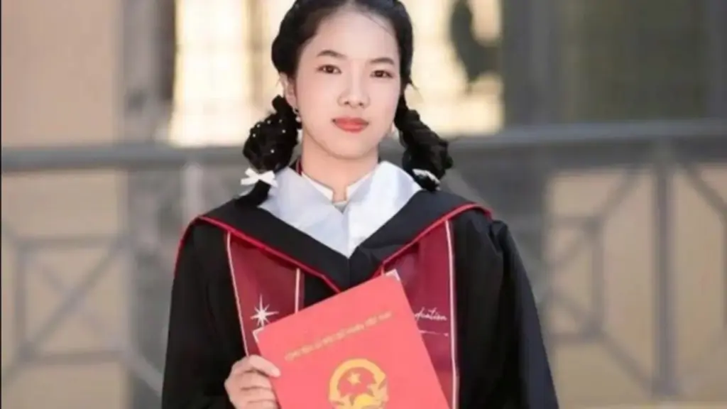 Thủ khoa khối B 30 điểm: Vẫn dùng mạng xã hội, tìm đến AI những khi cần