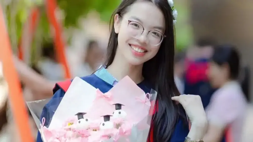 Thủ khoa khối B00 30/30 điểm từng 'mù tịt' môn sinh, lớp 12 mới chuyển tổ hợp