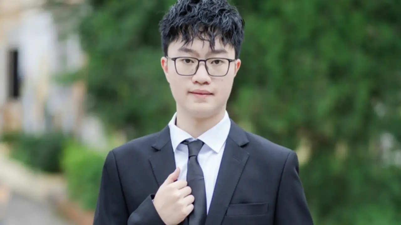 Thủ khoa vùng biên 'chưa bao giờ học quá 12 giờ đêm'