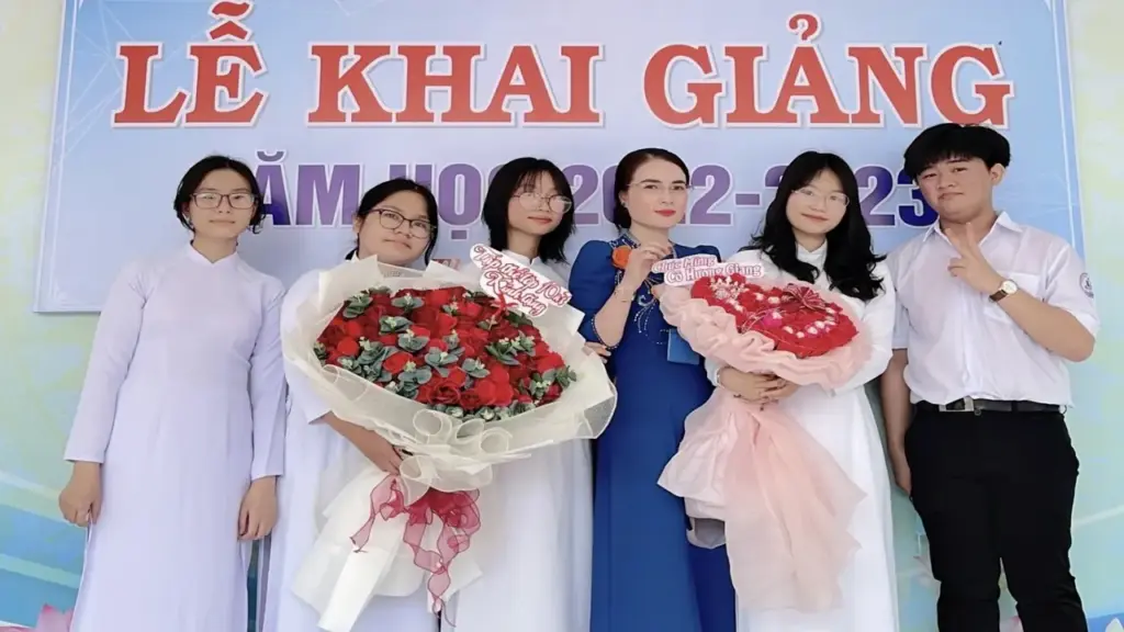Thương mẹ nhặt ve chai, nữ giáo viên kể hành trình được TPHCM “bao dung”