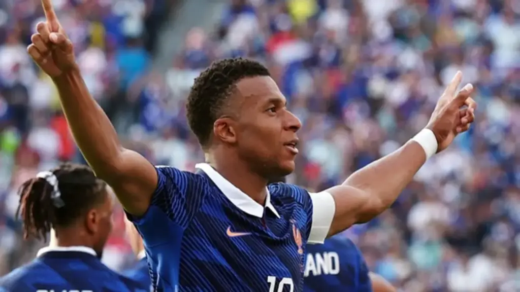 Thượng nghị sĩ Paraguay vẫn chưa buông tha Mbappe, ngôi sao Pháp cần phải được bảo vệ