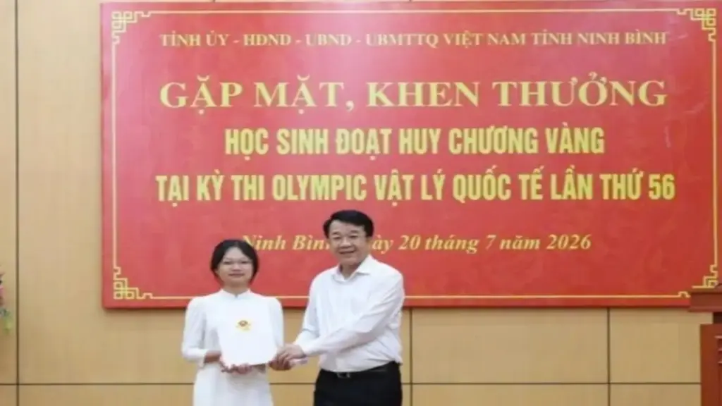 Thưởng nữ sinh giành HCV Olympic Vật lý quốc tế 500 triệu đồng
