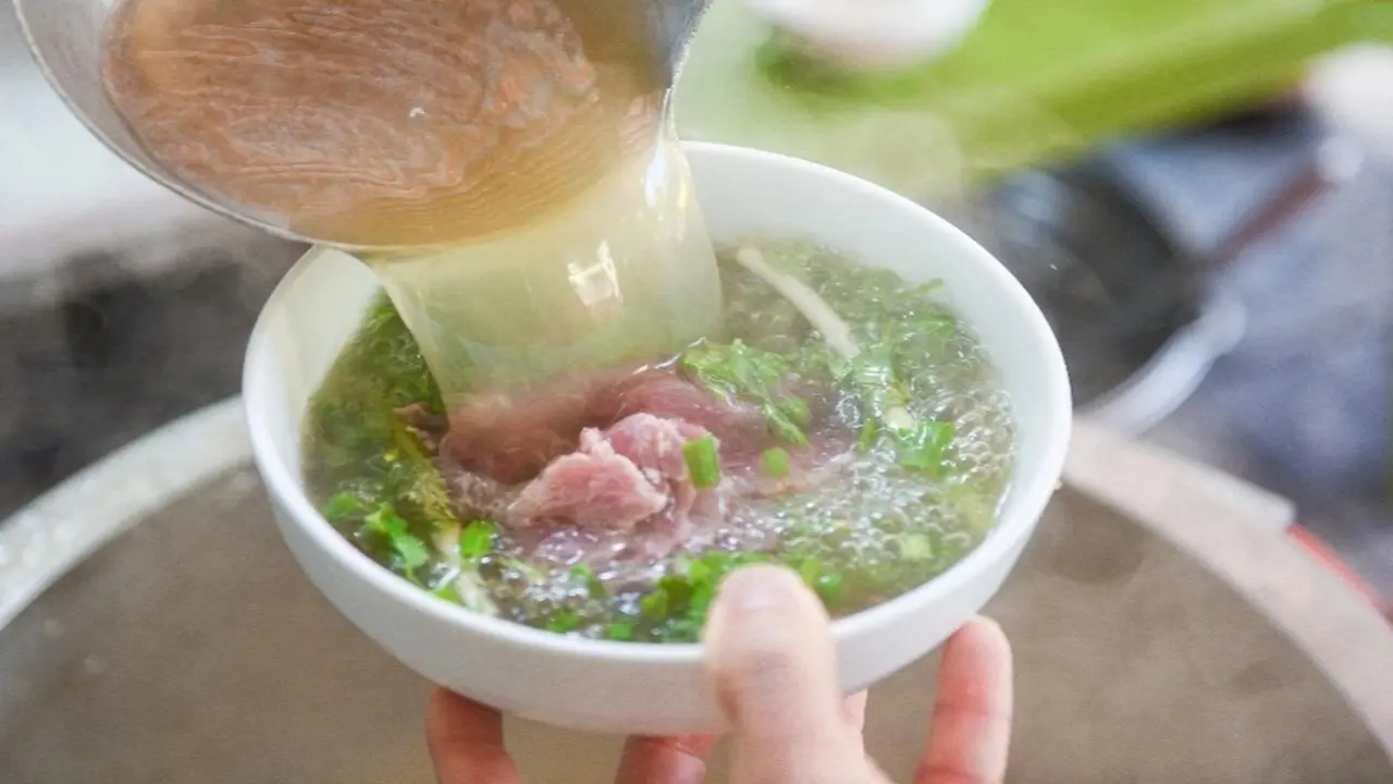 Thường xuyên ăn thịt bò tái, người đàn ông nhiễm sán dây bò dài 1,2m