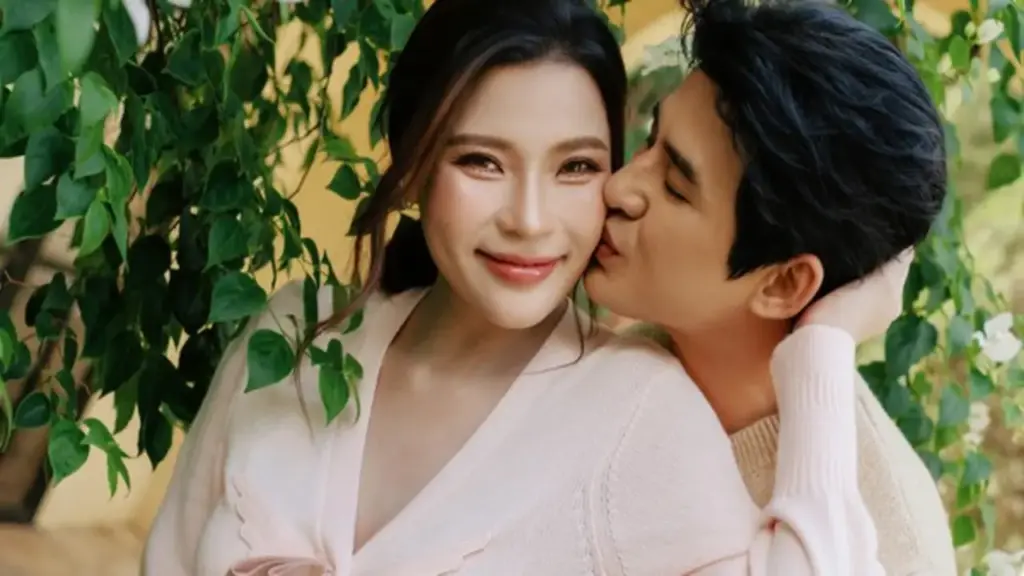 Thúy Diễm khoe nhan sắc rạng rỡ, trải lòng chuyện mang thai ở tuổi 40