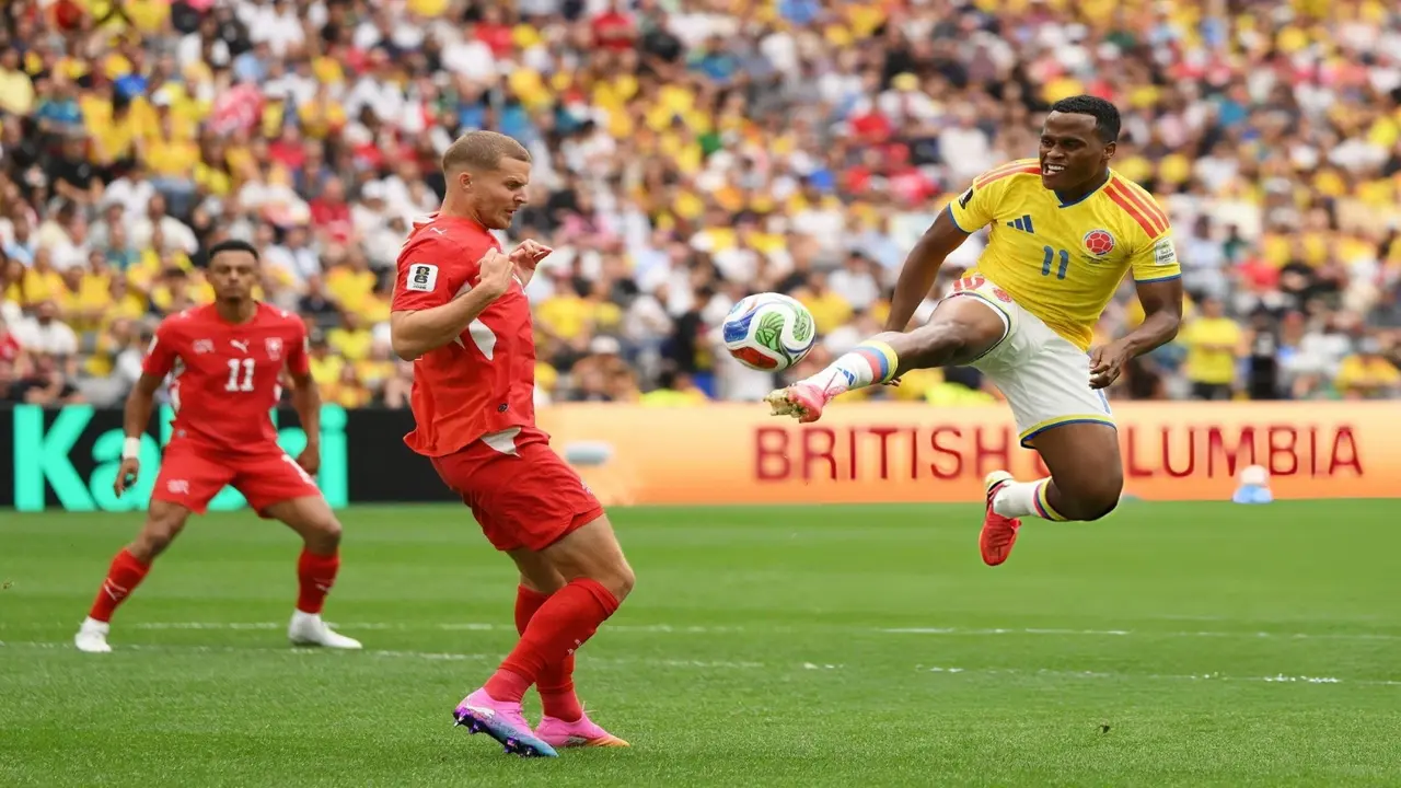 Thụy Sĩ 0-0 Colombia (hết hiệp 1): Thế trận giằng co