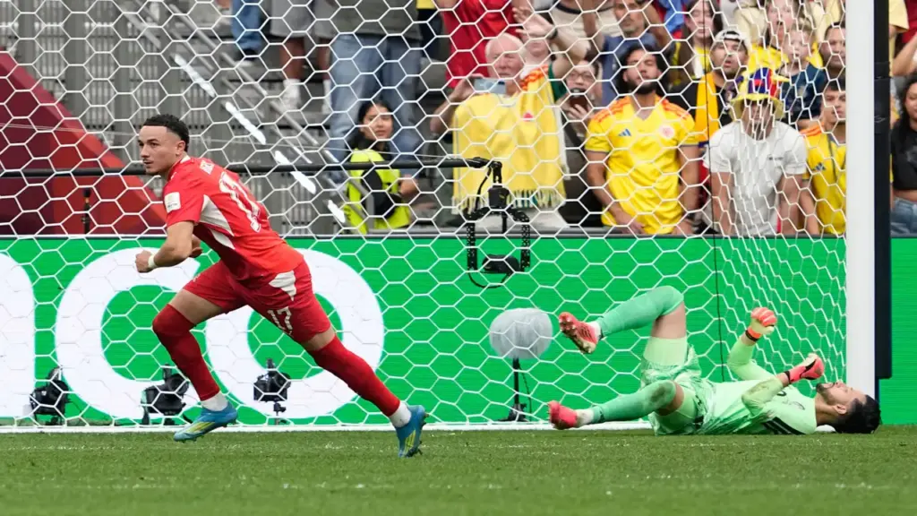 Thụy Sĩ thắng Colombia, vào tứ kết World Cup sau 72 năm