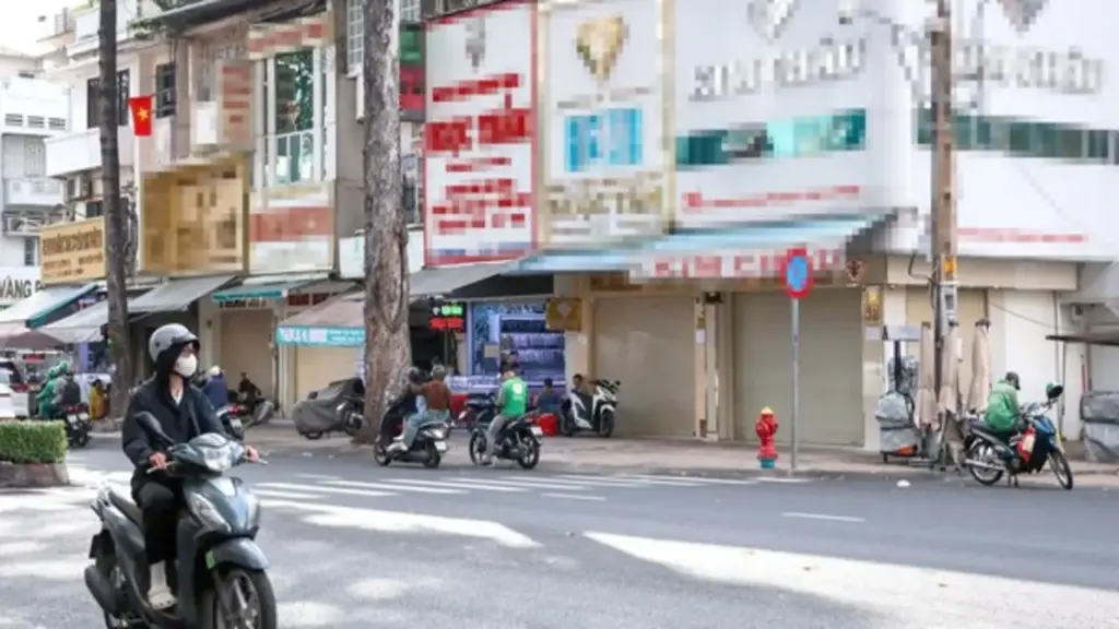 Tiệm kim cương không mua lại có vi phạm?