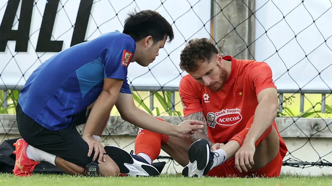 Tiền đạo nhập tịch chấn thương trước ASEAN Cup