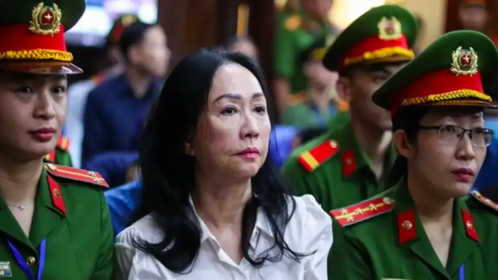 Tìm tổ chức đấu giá bộ kim cương gần 25 tỉ đồng của bà Trương Mỹ Lan