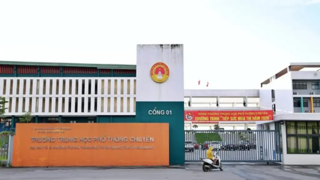 Tổ chức thi lại môn toán ở Trường THPT chuyên Tuyên Quang có phù hợp?