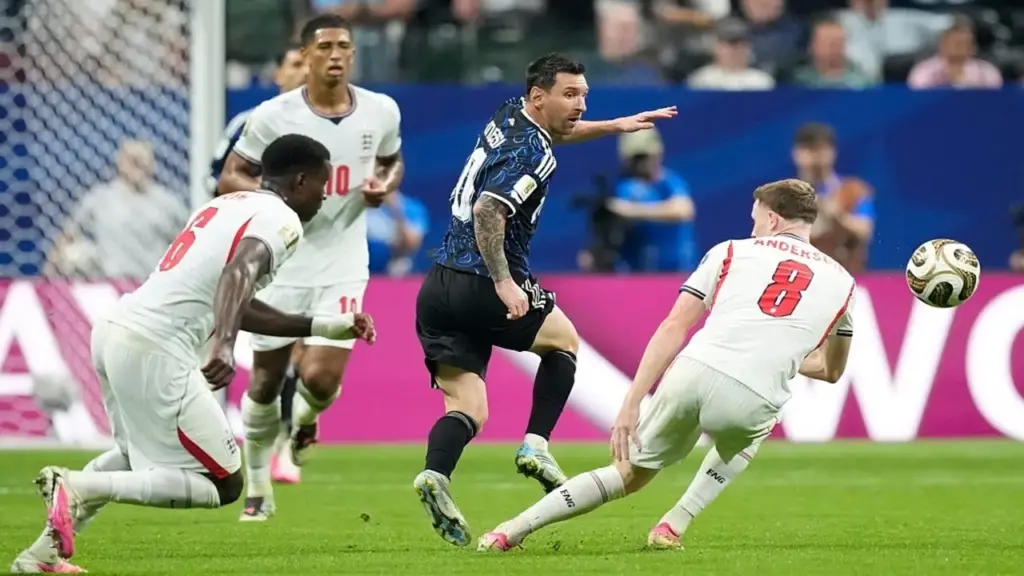 Tòa án Đức 'tuýt còi' FIFA về cách bán vé World Cup
