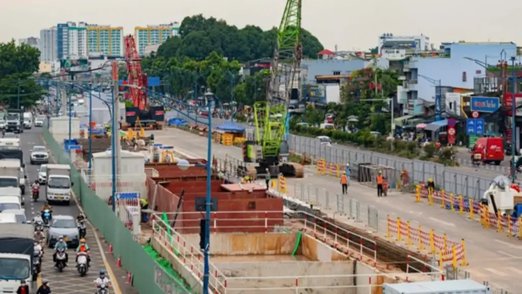 Toàn cảnh TP.HCM thi công ga ngầm đầu tiên tuyến metro số 2 ở đường Cộng Hòa