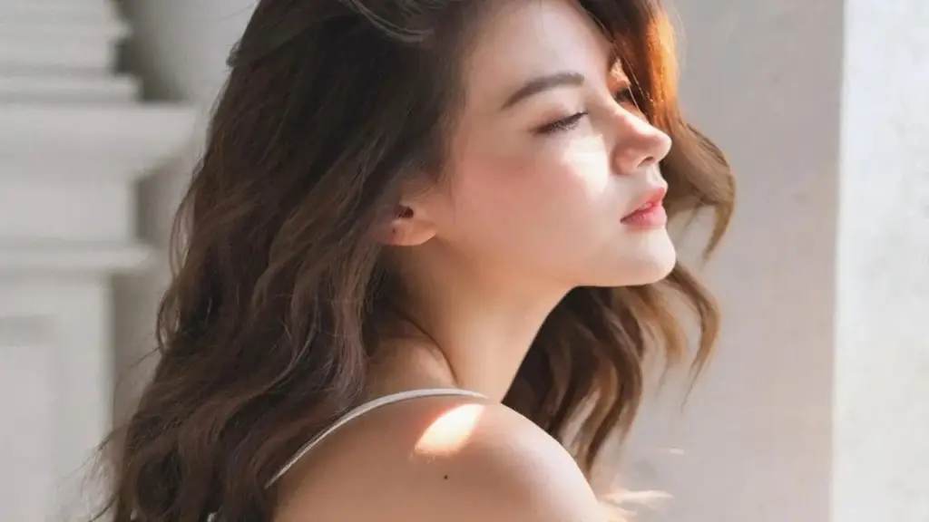 Tôi đau khổ khi yêu con trai riêng của mẹ kế