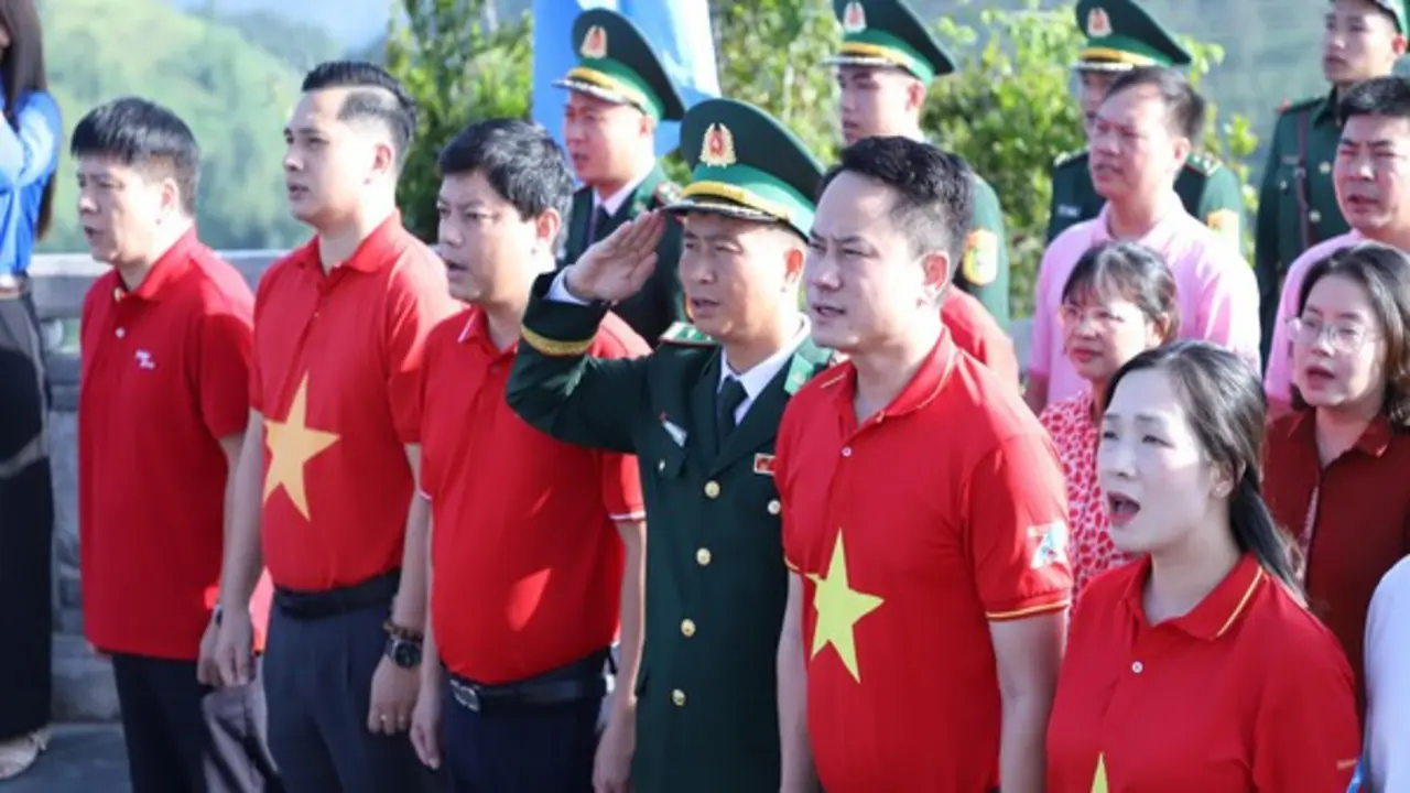 'Tôi yêu Tổ quốc tôi' bồi đắp lòng yêu nước, chăm lo cho người dân vùng biên