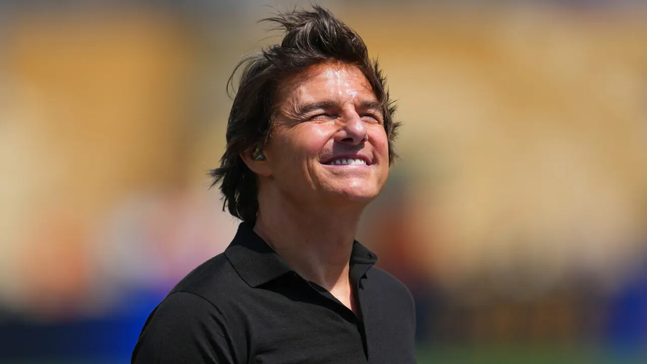 Tom Cruise gửi thông điệp đoàn kết ở bế mạc World Cup