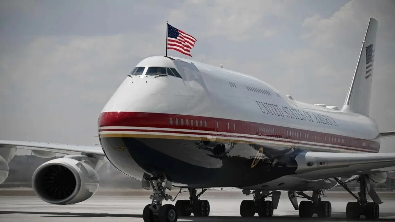 Tổng thống Trump bất ngờ đổi chuyên cơ khi công du nước ngoài