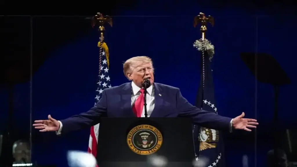Tổng thống Trump ca ngợi "thời kỳ hoàng kim của nước Mỹ"
