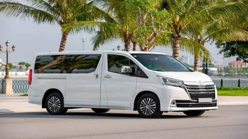 Toyota Granvia 6 năm tuổi vẫn được rao bán gần 3 tỷ đồng dù đã bị "khai tử"