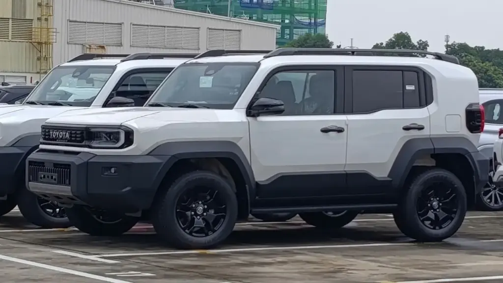 Toyota Land Cruiser FJ cập cảng Việt Nam, giá dự kiến hơn 1,1 tỉ đồng