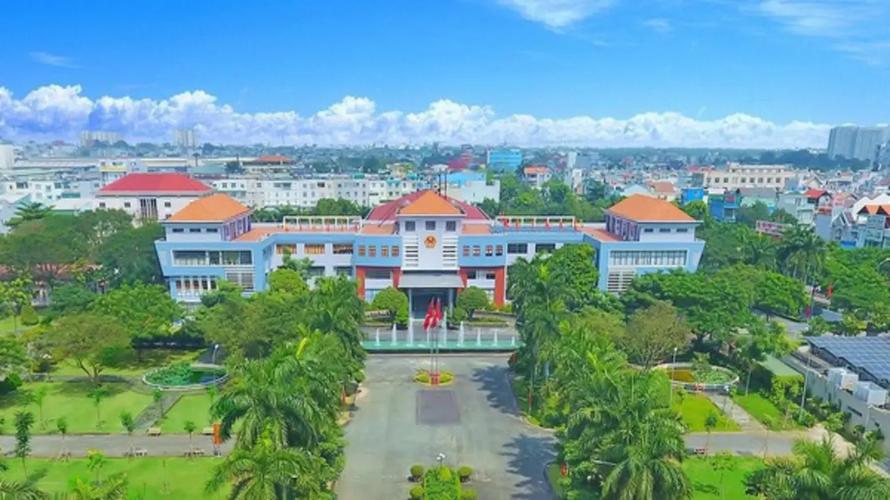 TP.HCM chuyển 2 trụ sở làm trường học, thí điểm mô hình y tế học đường