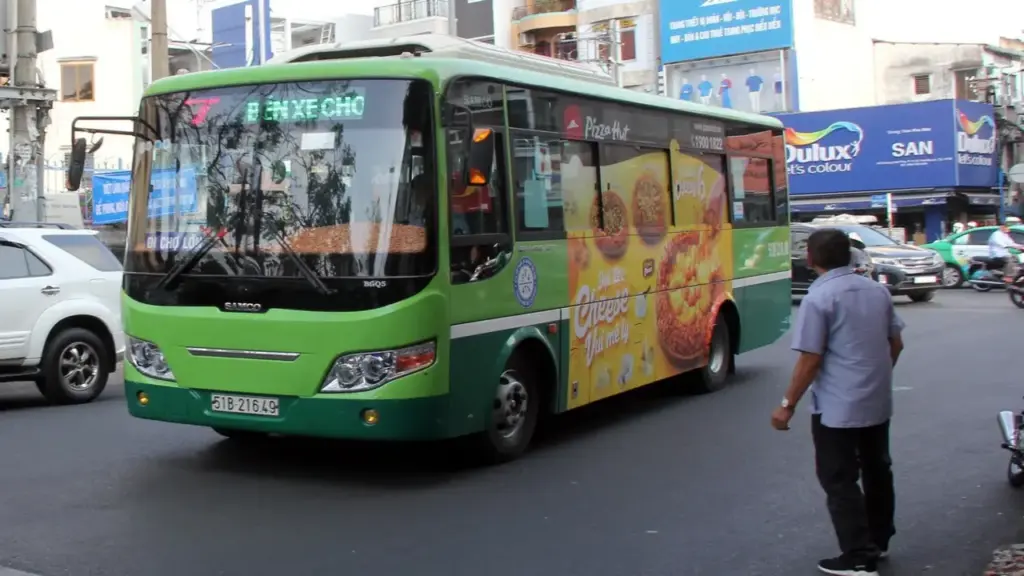TP.HCM đề xuất quảng cáo trên thân xe buýt theo phương thức mới