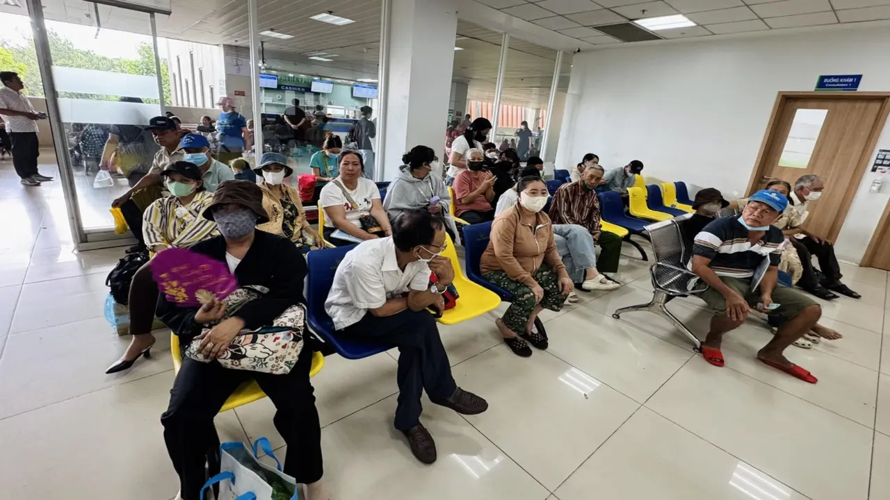 TP.HCM đơn giản hóa, giảm bớt thủ tục chuyển tuyến cho người cao tuổi ra sao?