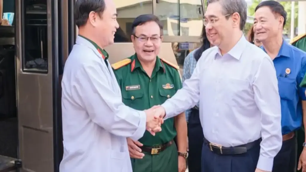 TP.HCM khám bệnh, cấp thuốc miễn phí tại 10 vùng căn cứ cách mạng