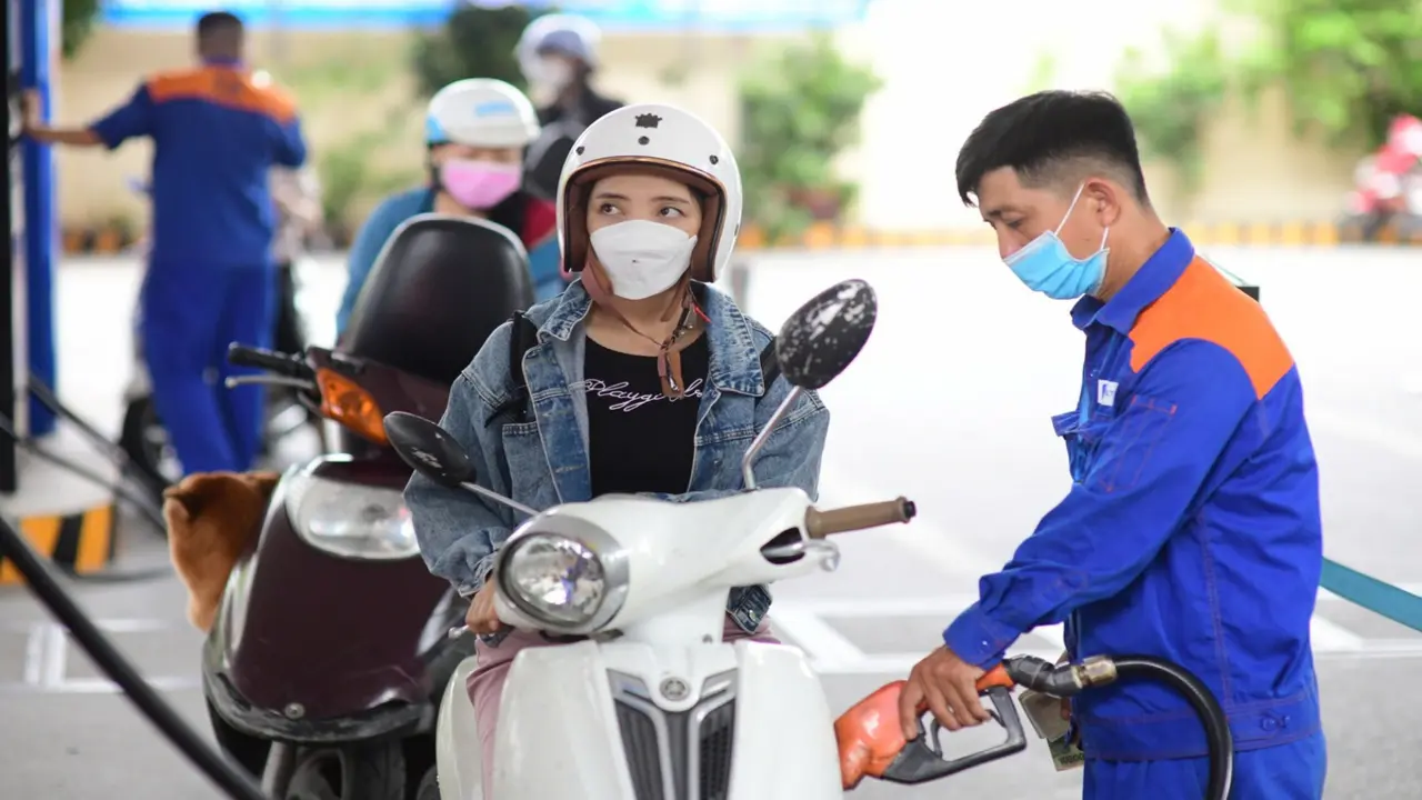 TP.HCM tăng cường kiểm tra chất lượng xăng sinh học E10