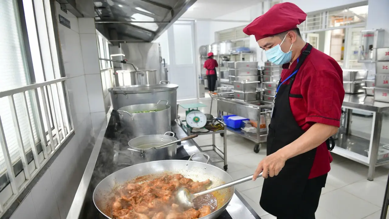 TP.HCM thí điểm 'Tick xanh trách nhiệm' tại bếp ăn trường học