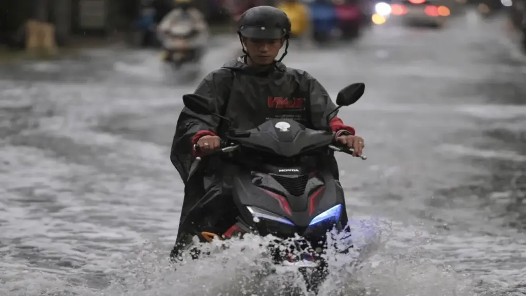 TPHCM và Nam Bộ ngày nắng, chiều có mưa rào và dông