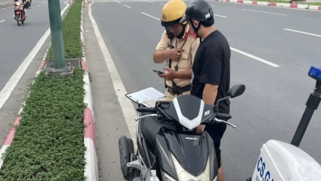 Tra cứu phạt nguội TP.HCM: Danh sách 427 xe máy vi phạm trên đường Phạm Văn Đồng